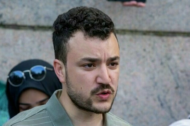 Judge extends ban on Columbia student's deportation from US
