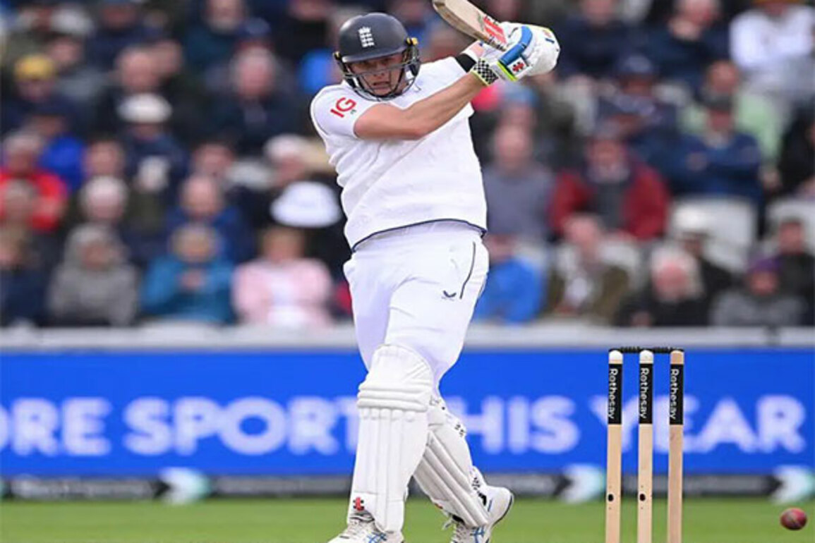 Jamie Smith's brilliant century powers England to 249/5 at lunch, trailing by 338 runs against India (Day 3)