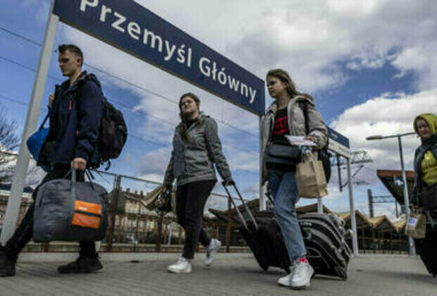 Poland plans to cut benefits for Ukrainians - media