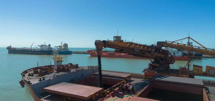 Embarque de minério de ferro da Anglo no Porto do Açu rio de janeiro ferroport