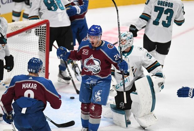 Avalanche's offensive explosion downs Sharks