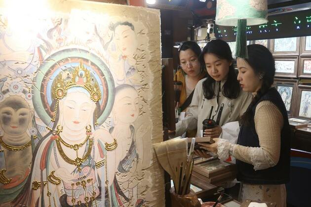 China's May Day holiday sparks tourism surge with longer trips, outbound travel