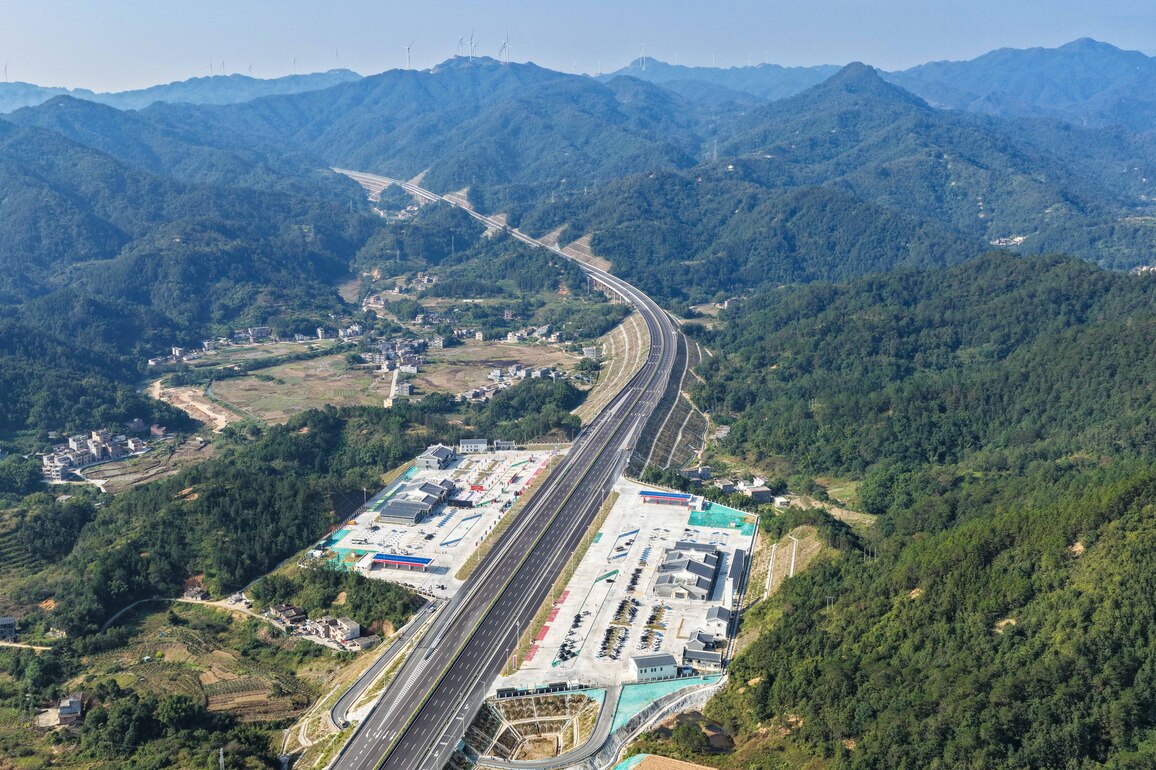 CHINA-GUANGDONG-NEW EXPRESSWAY-OPENING (CN)