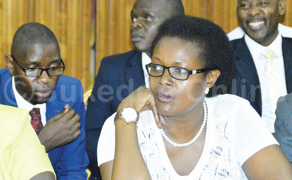 Margaret Muhanga ng’akutte ku ttama abirowoozaamu. Margaret Muhanga ng’akutte ku ttama abirowoozaamu.