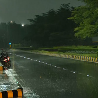 Delhi lashed by heavy rain; IMD issues red alert for thunderstorms, strong winds at 90 kmph