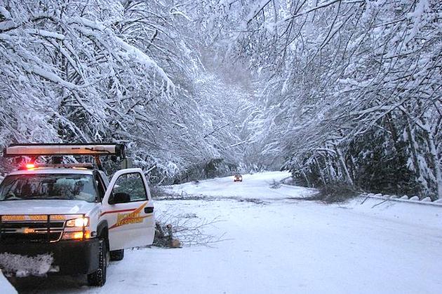 500 in Tokyo hurt as ice covers sidewalks, streets