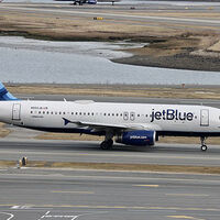 JetBlue aircraft, USAF tanker cross path midair, avoid collision