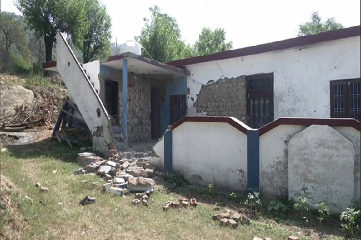 J-K: Civilian houses damaged in Nowshera due to shelling by Pakistan, locals demand compensation