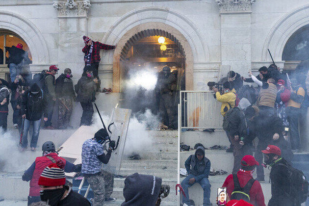 US DoJ moves to overturn convictions for far-right Capitol rioters