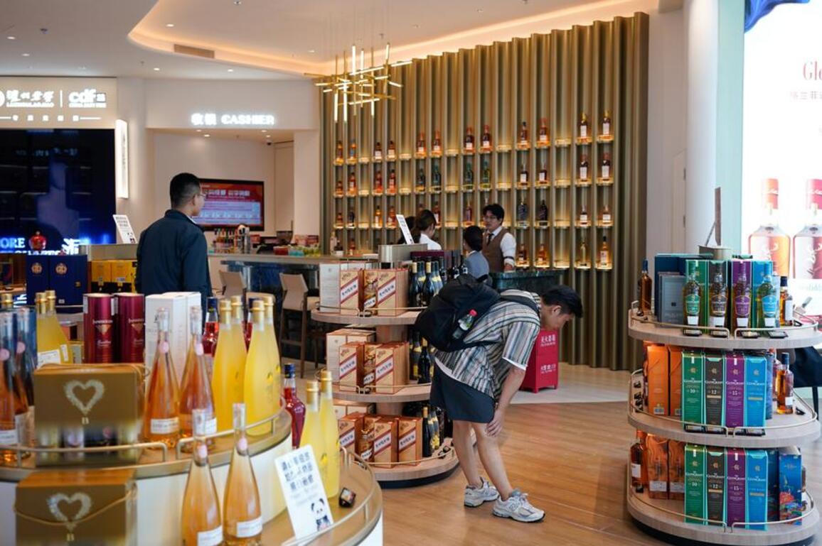 Chengdu opens first downtown duty-free shop to boost shopping experience for inbound tourists