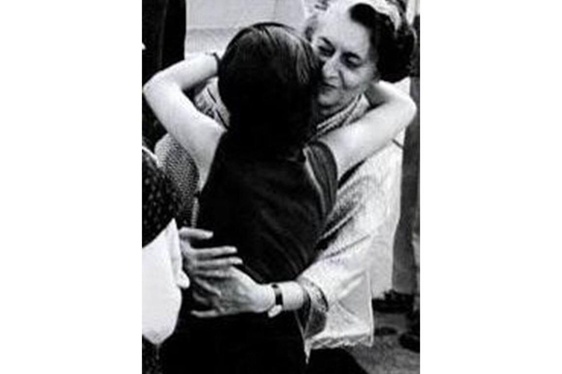 Priyanka Gandhi Vadra, Congress leaders pay tribute to former PM Indira Gandhi on her death anniversary