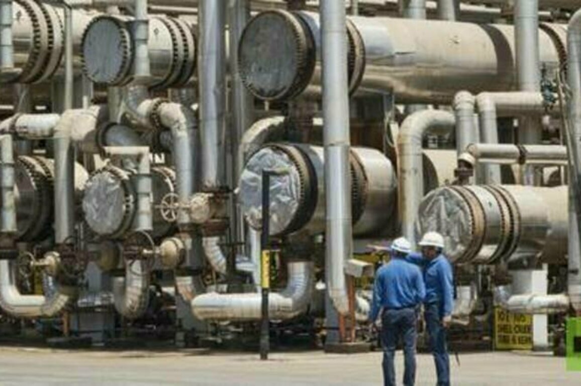 Sanctioned Indian refiner sues Microsoft