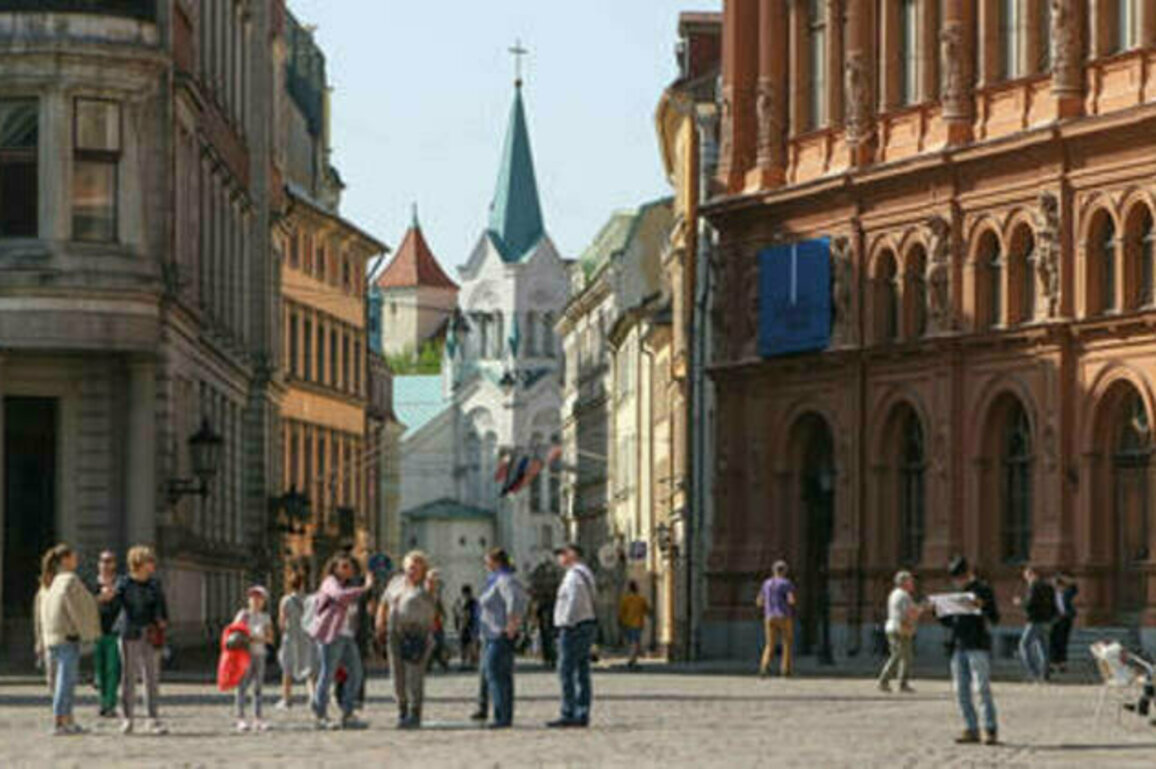 Man arrested in EU state for providing Russian TV access