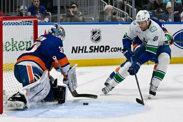Maple Leafs acquire F Dakota Joshua from Canucks