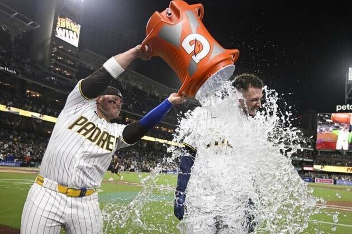 MLB roundup: Padres score 5 in 9th to edge Mariners, extend win streak to 7