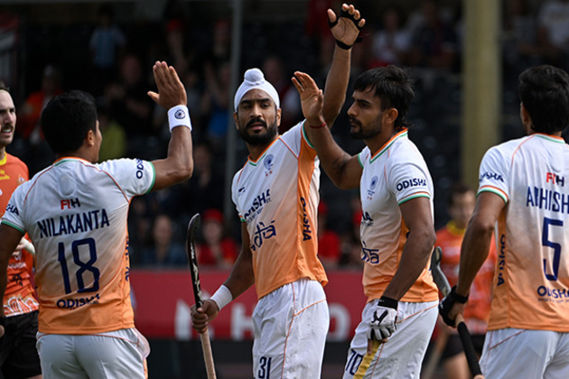 India go down 2-3 to Australia