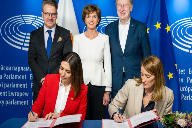 EU signs ban on Russian gas into law