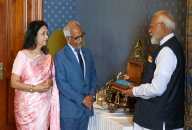 PM Modi gifts Banarasi Saree in Sadeli Box to First Lady of Mauritius, Brinda Gokhool