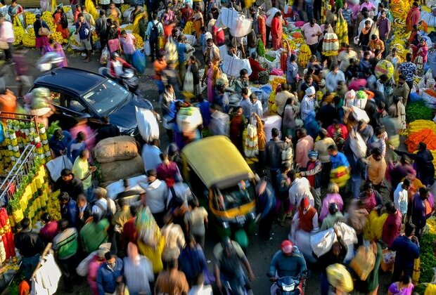 Population of India to peak at 1.7bn before decline UN