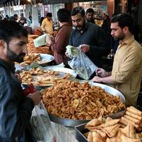 Asia Album: Ramadan market in Islamabad, Pakistan