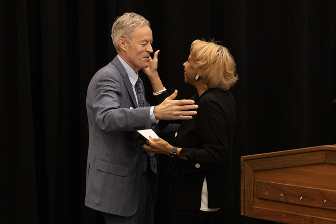 Regents praise Mones leadership of UWM