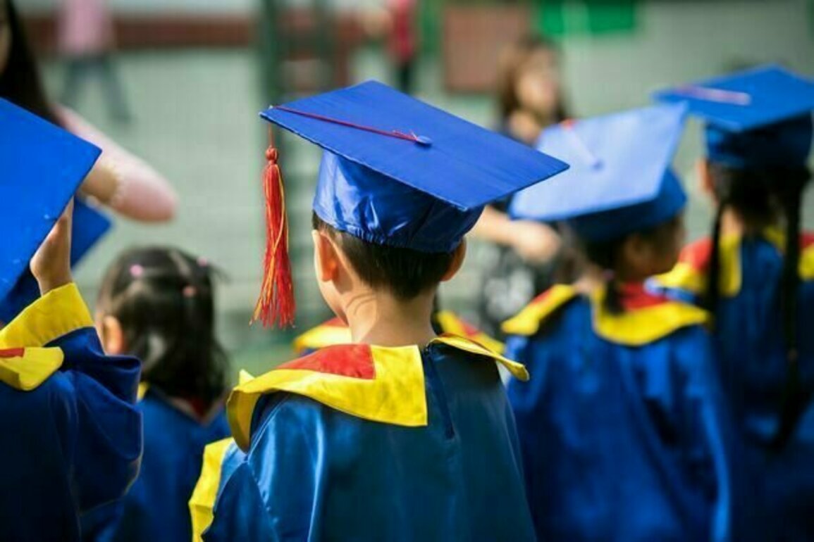 Antara penghargaan dan validitas sosial: Perlukah anak TK wisuda mengenakan toga?