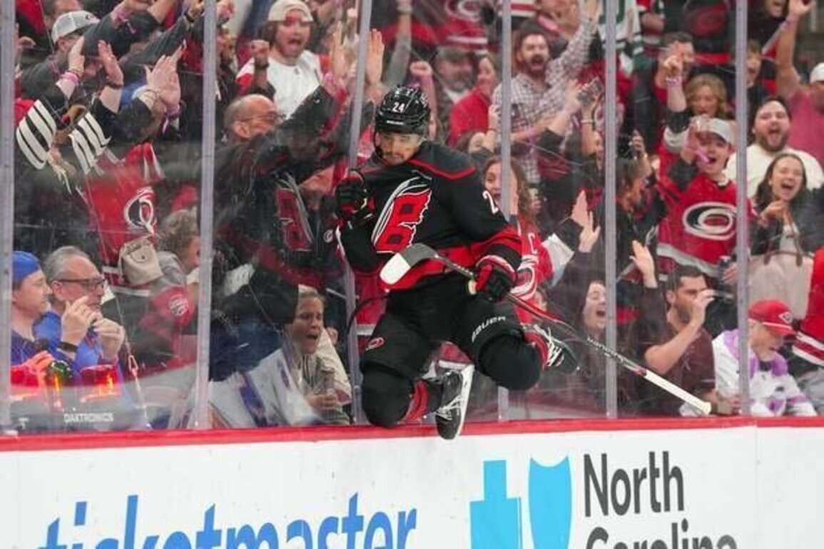 Seth Jarvis, Hurricanes extend Islanders' ill-timed skid