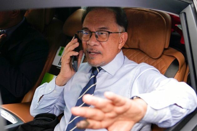 Reformist Leader Anwar Close to Becoming Malaysia&#039;s Next PM