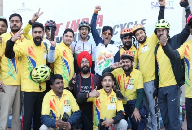 Actors Amit Sial, Rahul Bose advocate balanced diet, active lifestyle during 'FIT India Sundays on Cycle' meet