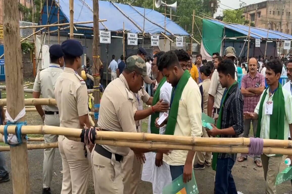 West Bengal: Three-layer security at centres, over 37 companies deployed across Birbhum for vote count