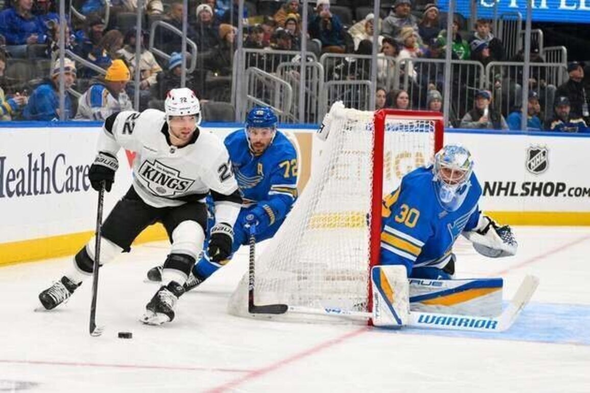 Trevor Moore returns, delivers in shootout as Blues top Kings