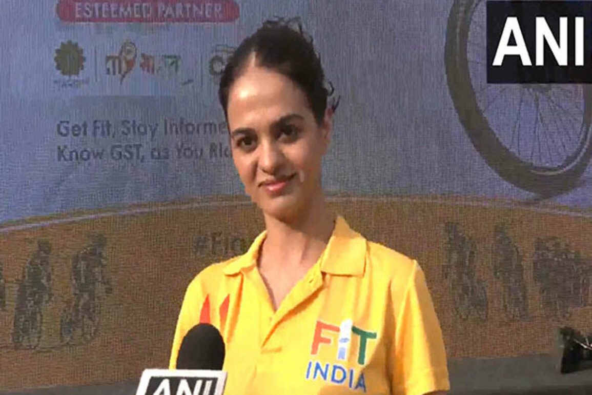 "The vision is a fitter Bharat": Tania Sachdev joins 'Fit India Sundays on Cycle' marathon at Major Dhyan Chand Stadium