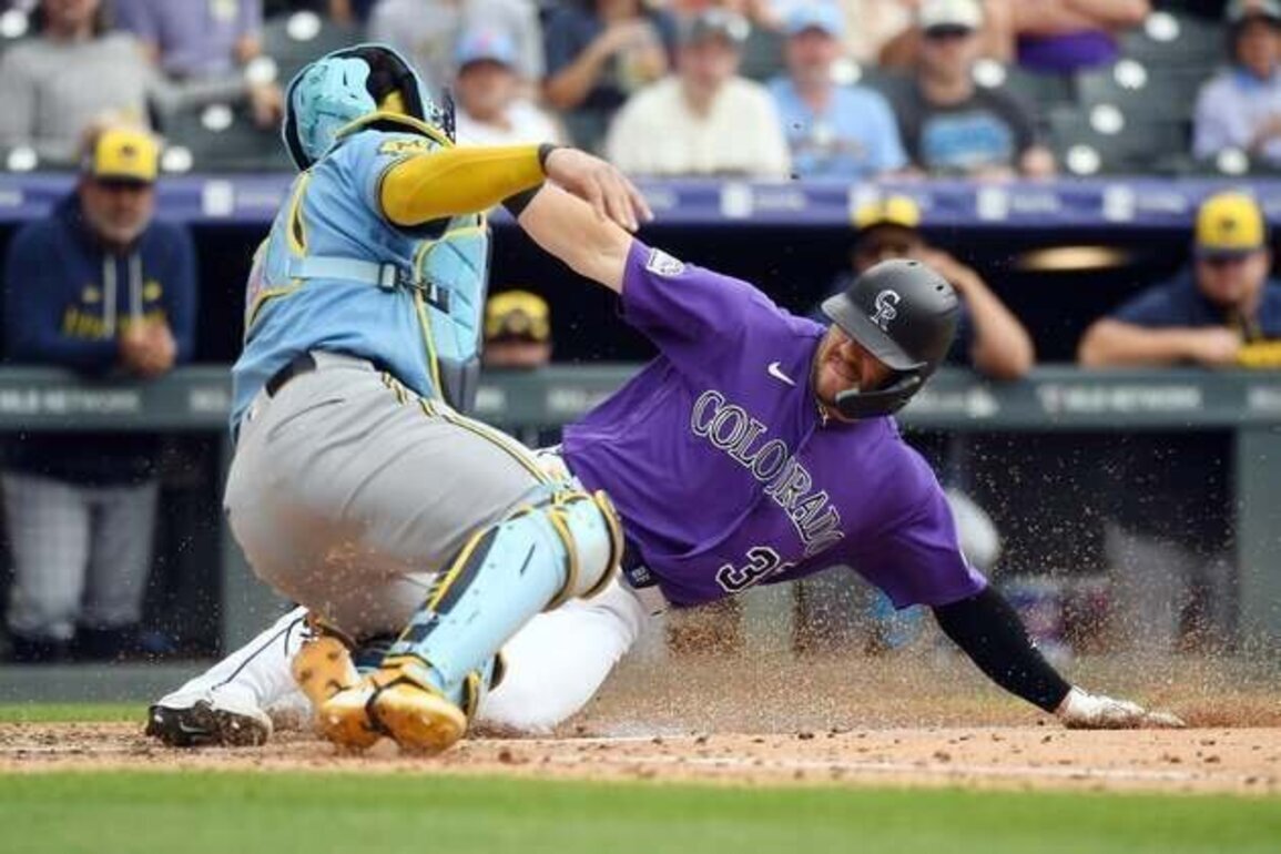 Brewers bang out 10 extra-base hits in rout of Rockies