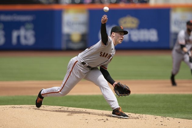 Anthony DeSclafani rejoins Giants to face Braves