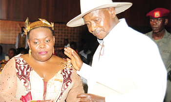 Pulezidenti Museveni ne Kusasira ku Serena. Pulezidenti Museveni ne Kusasira ku Serena.