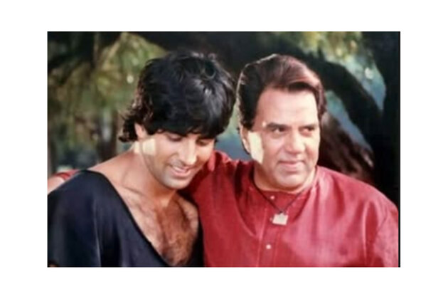 "...Dharmendra ji was the hero every boy wanted to be": Akshay Kumar pays tribute to 'He-Man' of Bollywood