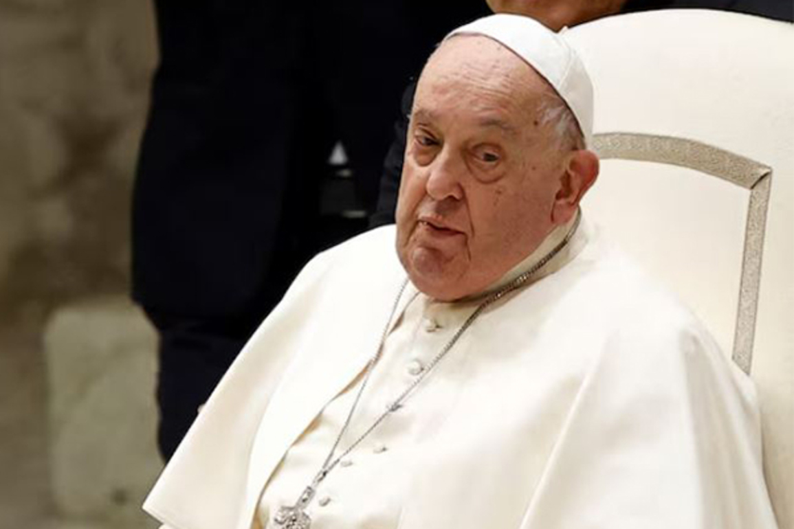 Pope Francis remains critical after experiencing asthma-like respiratory crisis