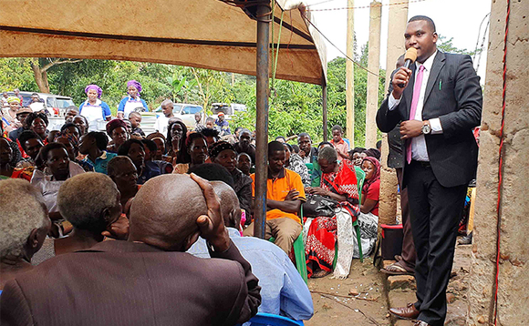 Patrick Mugisha, ng'ayogerako eri abantu b'eggombolola y'e Kalangaalo - Mityanaalangaalo Patrick Mugisha, ng'ayogerako eri abantu b'eggombolola y'e Kalangaalo - Mityanaalangaalo