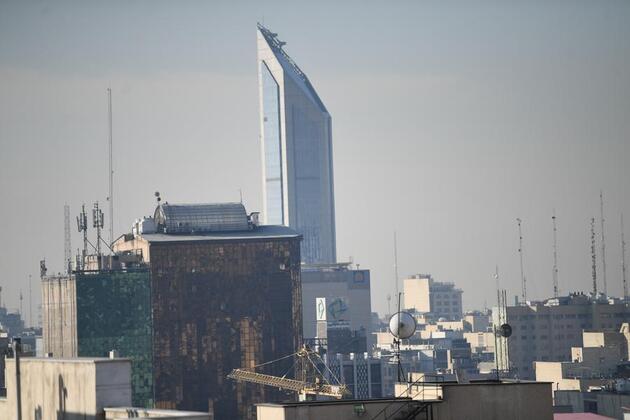 U.S.-Iran tensions raise regional concerns as Tehran signals willingness for talks