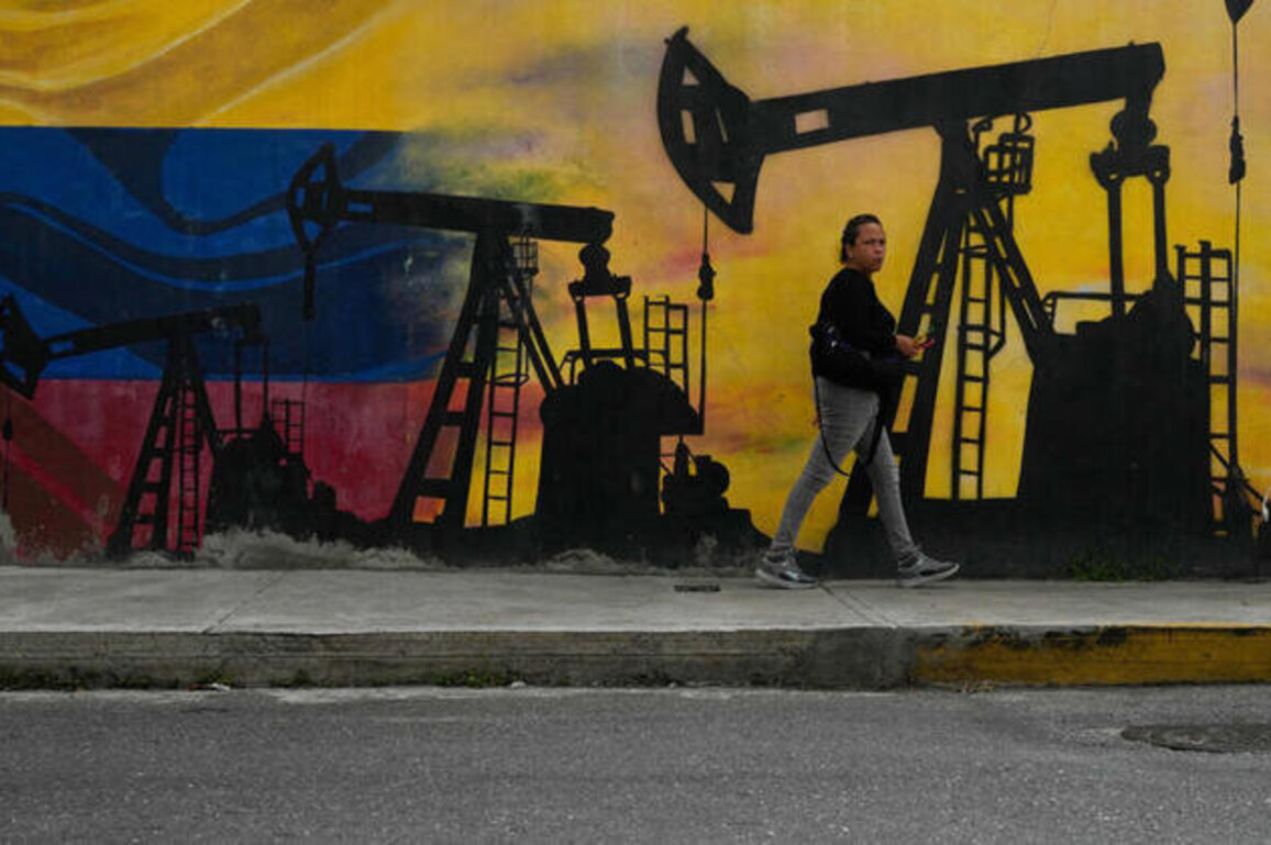 Venezuela to use US-brokered oil sale to boost battered currency