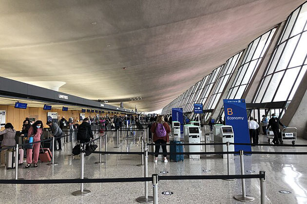 Airlines get relief as FAA reduces schedule cuts at 40 airports