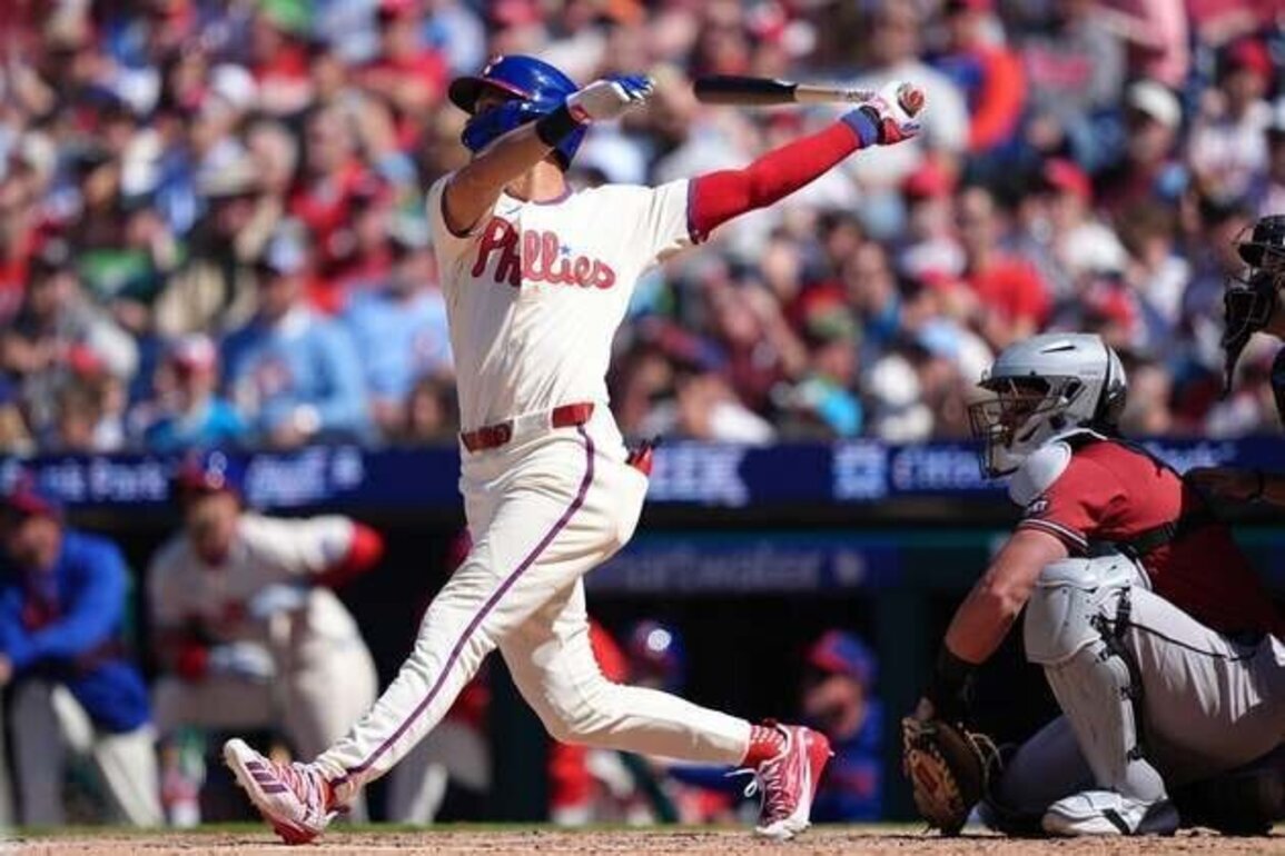 Phillies, Cubs search for consistent offense in opener