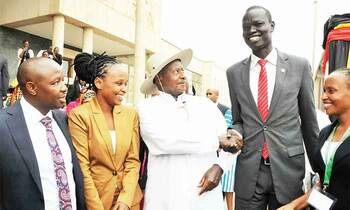 Museveni n'abamu ku babaka ba Palamenti y'obuvanjuba bwa Afrika Museveni n'abamu ku babaka ba Palamenti y'obuvanjuba bwa Afrika