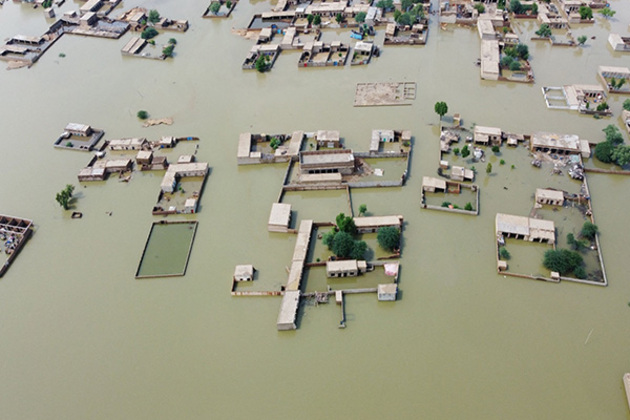 At least 299 dead including 140 children in Pakistan floods