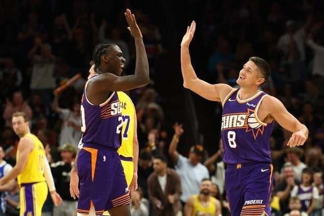 Royce O'Neale's late 3 caps Suns' rally, sinks Lakers