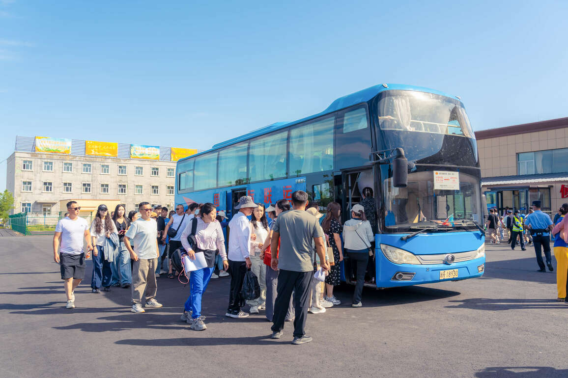 CHINA-XINJIANG-JEMINAY-PORT-KAZAKHSTAN-CROSS-BORDER-TOURISM (CN)