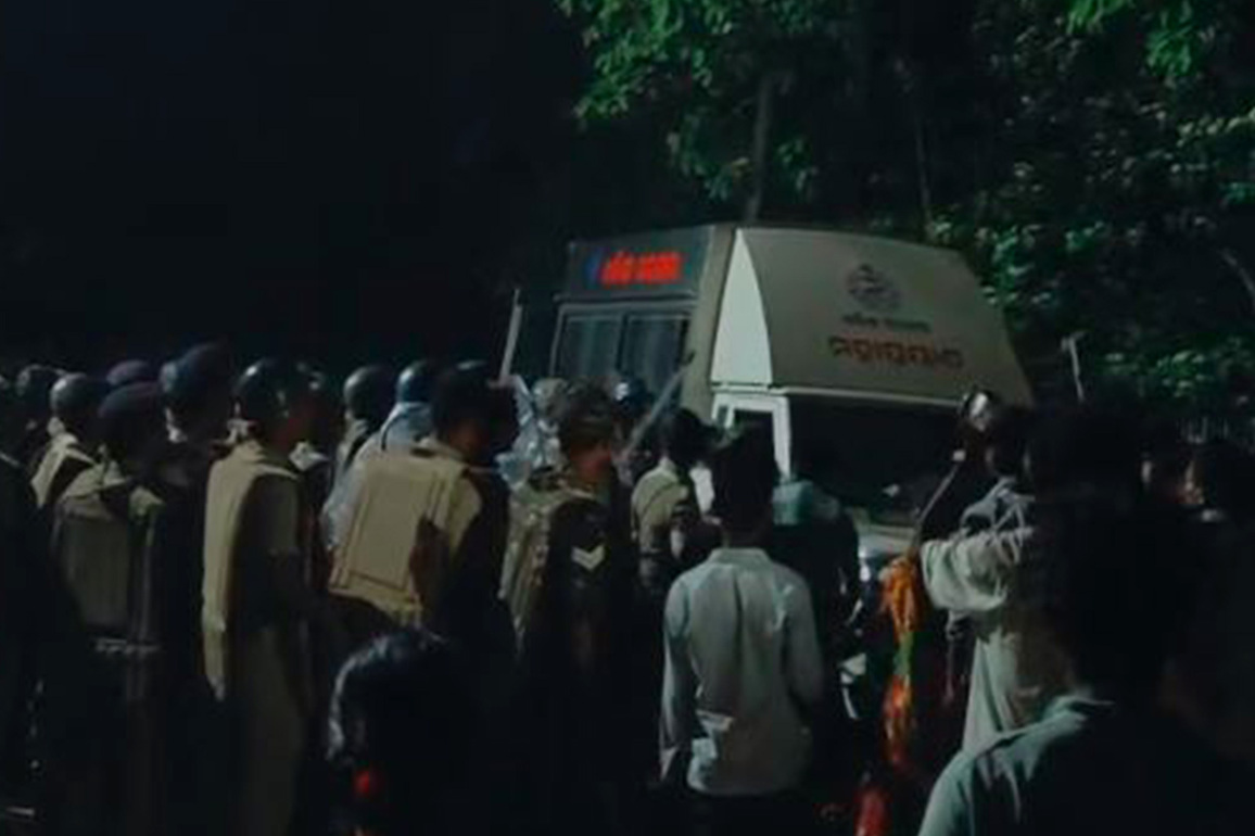 Odisha: Police lathi-charge angry mob after food poisoning death, sparks massive public outrage in Mayurbhanj