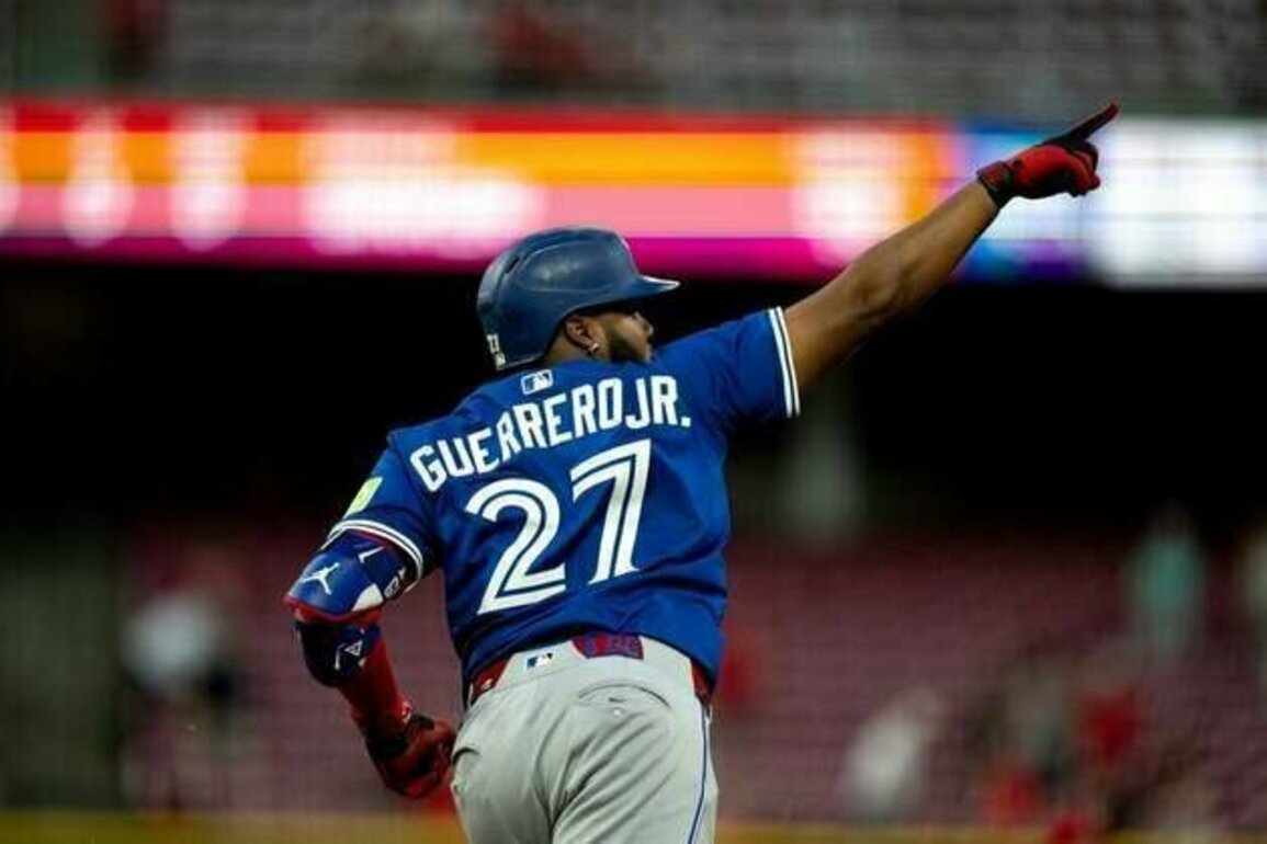 Division leaders clash as Astros visit Blue Jays