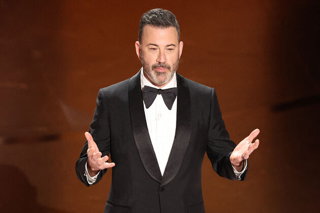 Jimmy Kimmel gets standing ovation on return with emotional monologue