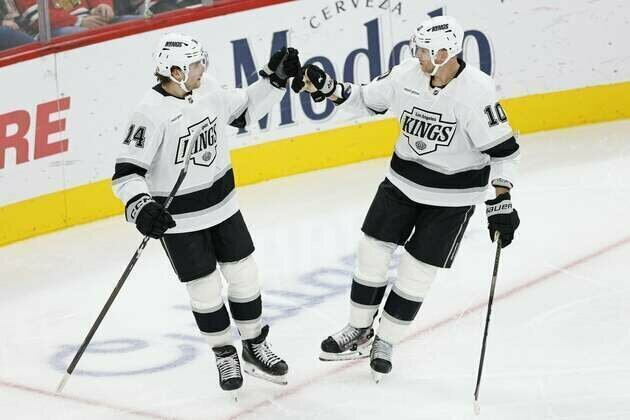 Kings stay hot with victory over Blackhawks